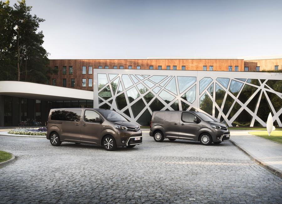  Toyota ProAce Verso 2016 года  (фото 18 из 31)